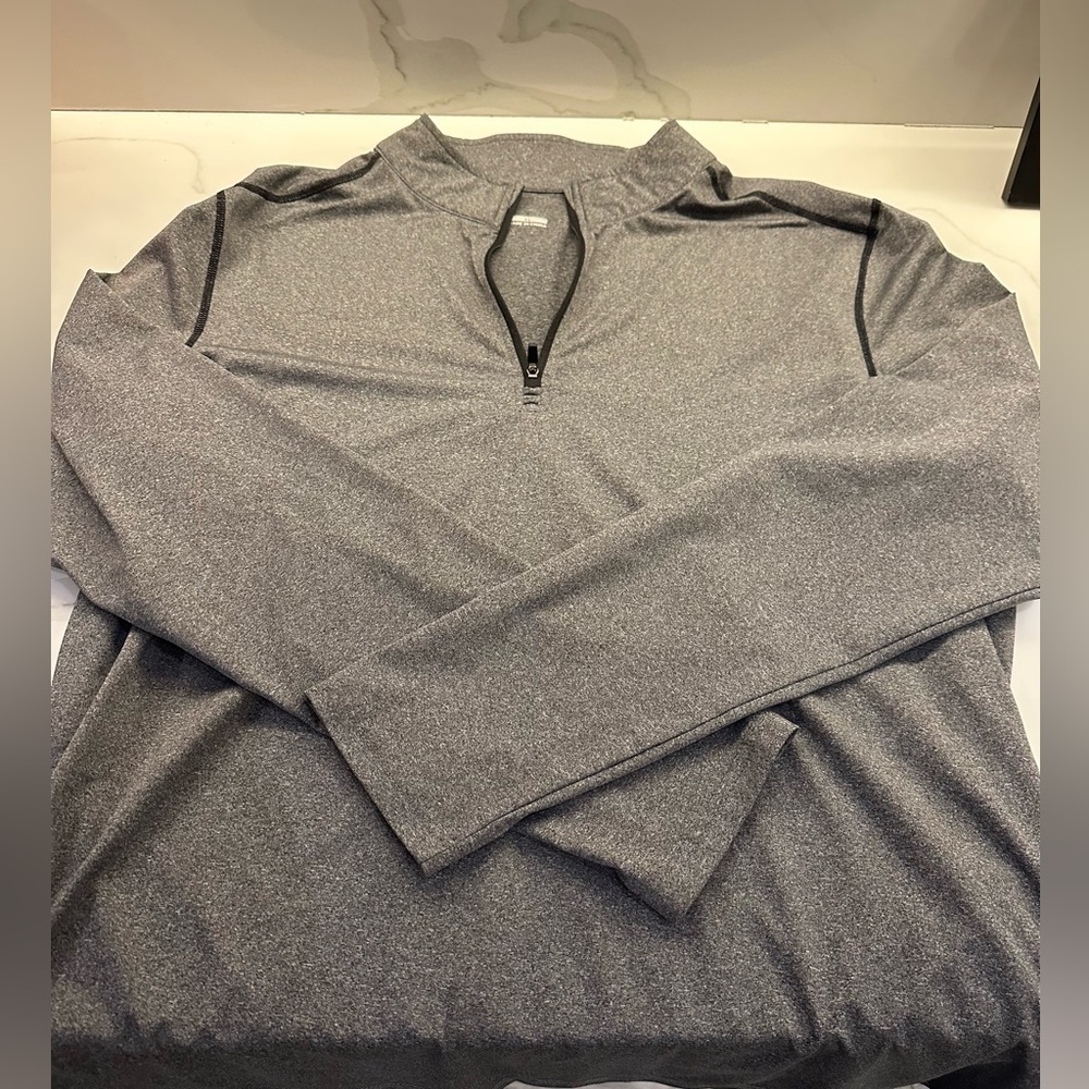 Men’s grey lululemon long sleeved half zip